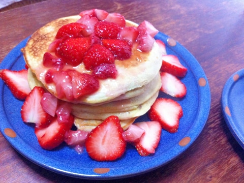 ☆いちごソースで☆餡子入りパンケーキ